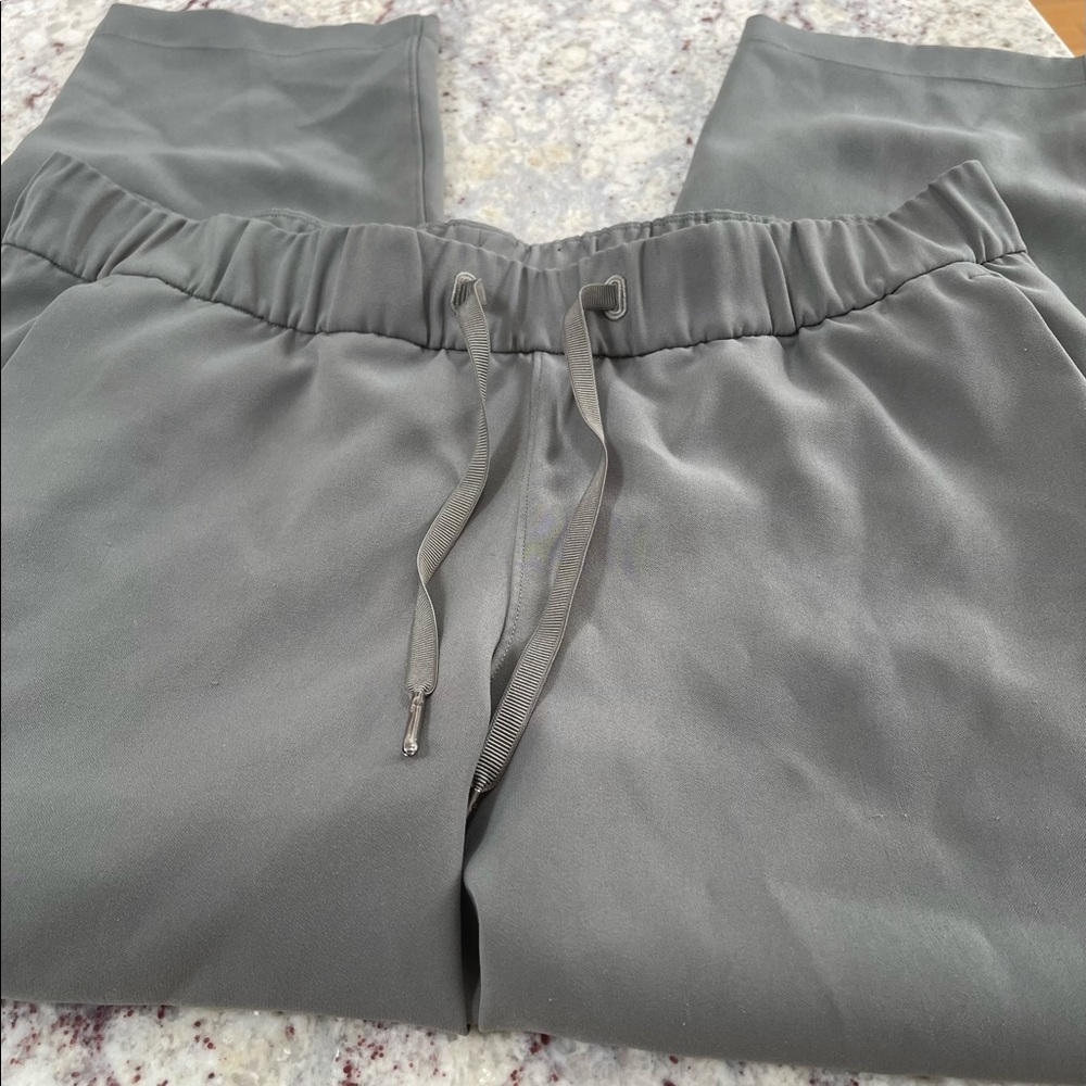 Stretch high-rise crop 25 inches in army green